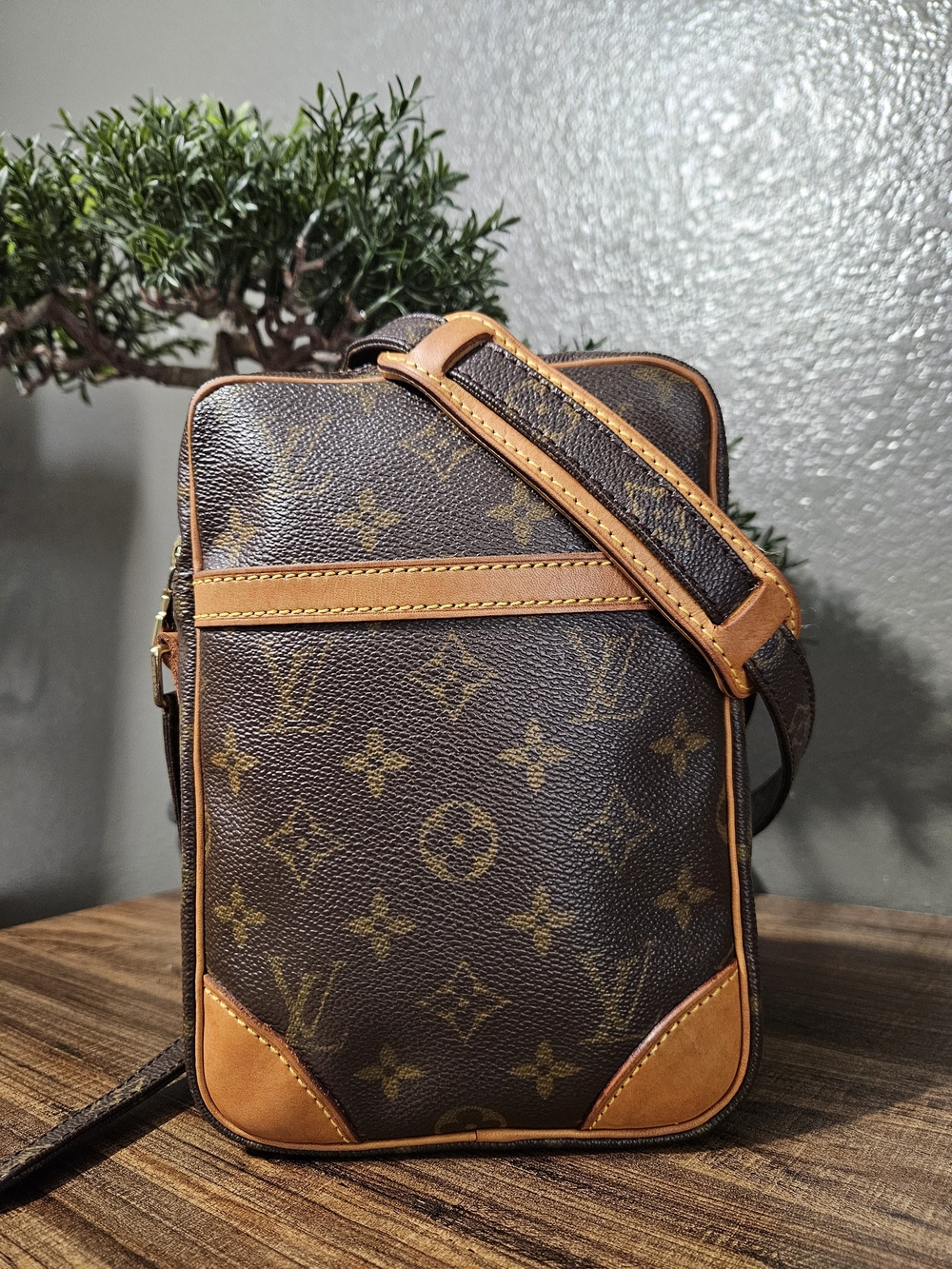 Authentic Louis Vuitton Vintage Danube PM Monogram Canvas - Picture 1 of 16